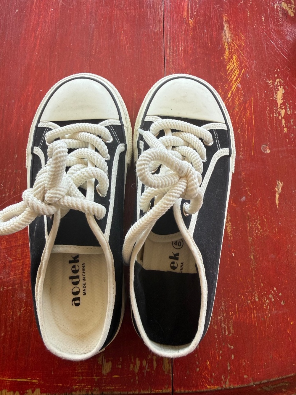 Aodek tennis shoes size 40